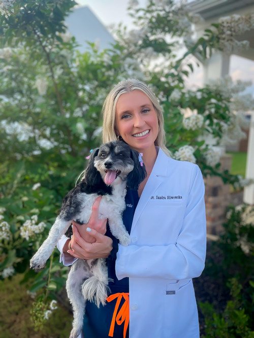 Sandra  Sliwowska, DVM